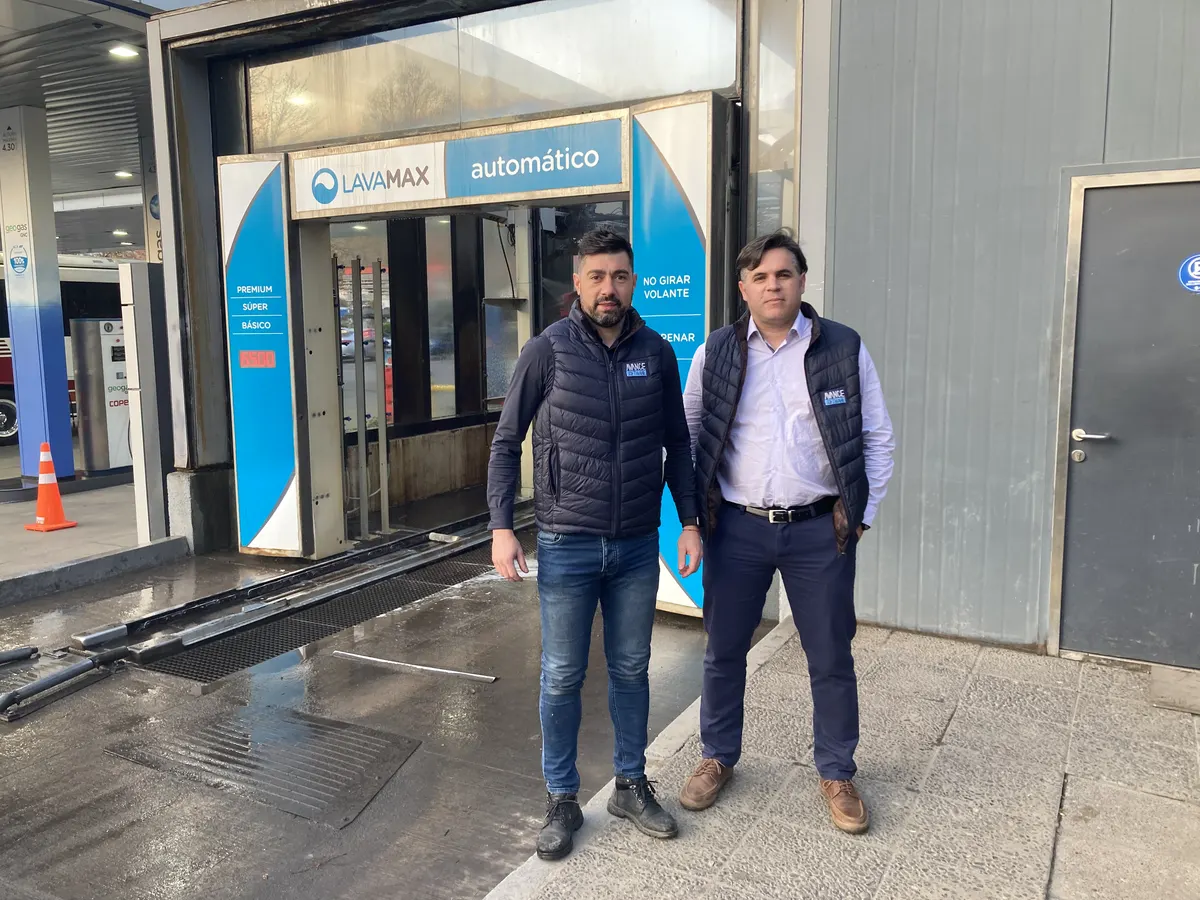 Daniel Díaz y Germán Fernández frente al túnel de Lavamax